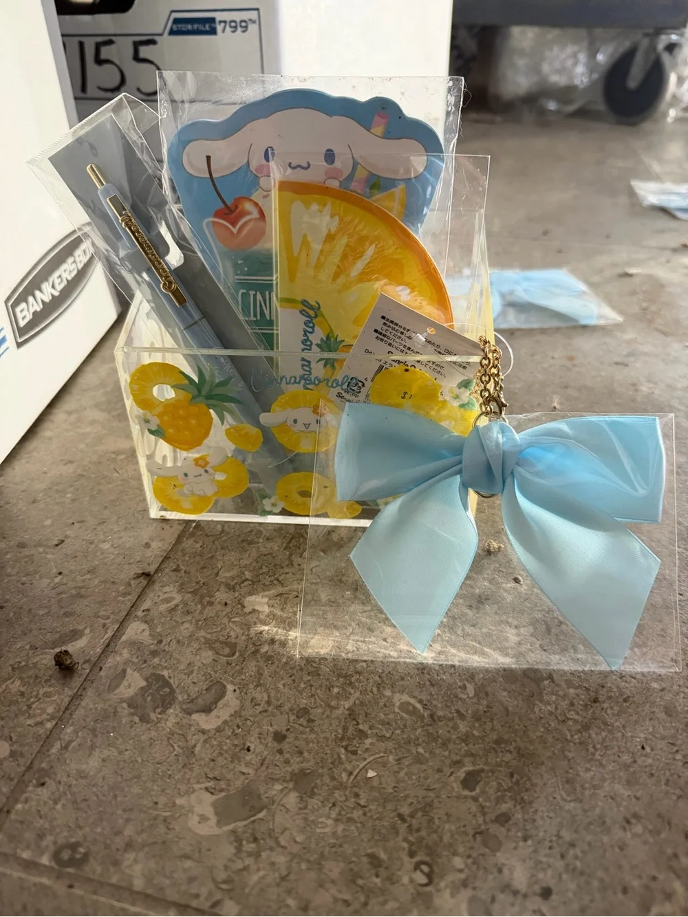 New Sanrio Cinnamoroll themed Pen Stand with Lemons! 5 pieces total! All new!